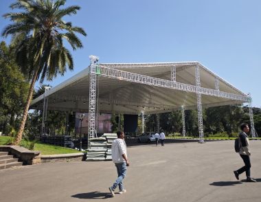 Solución de estructura sin pilares de 30 metros para un gran evento al aire libre en Etiopía