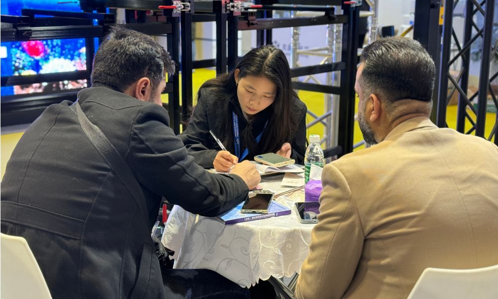 Discuss Requirements at Truss Exhibition Discuss Requirements at Truss Exhibition