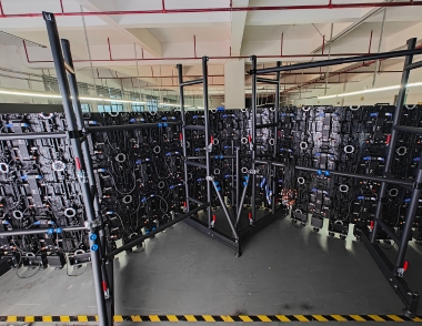 Solución de soporte terrestre para paredes de pantalla OLED curvas y onduladas